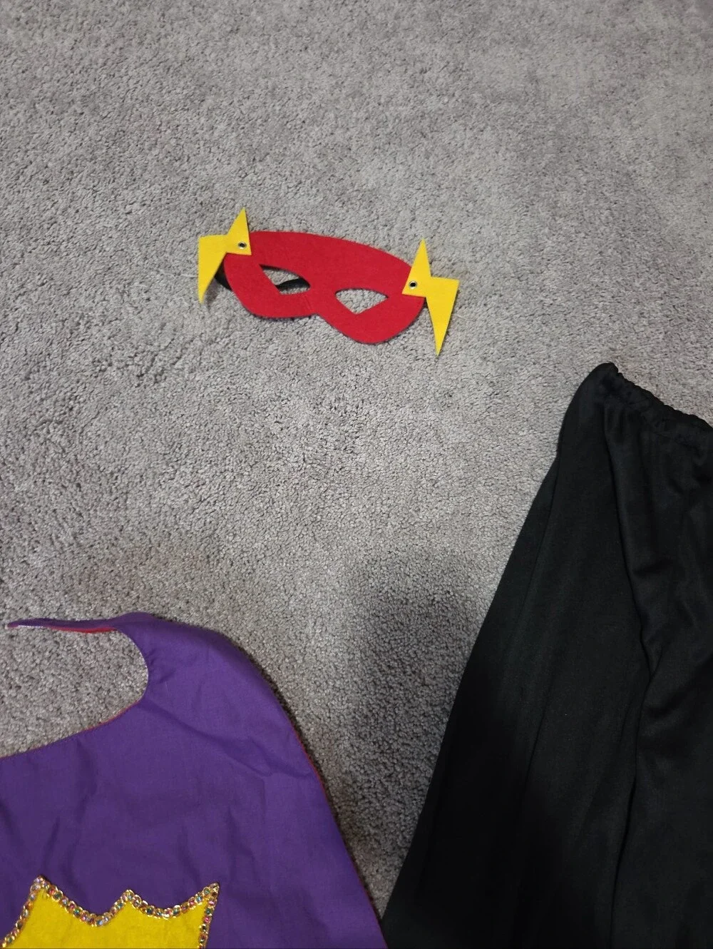Wonder Woman a DC Comics costume set featuring a red satin-like Cape Mask Pants
